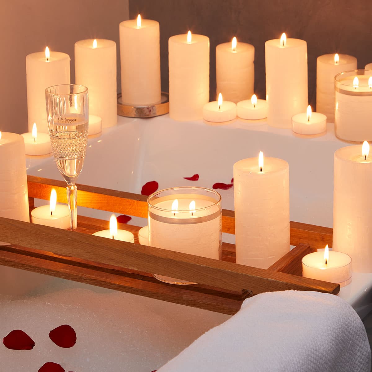 GloLite Sun-Kissed Linen Scented Jar Candle