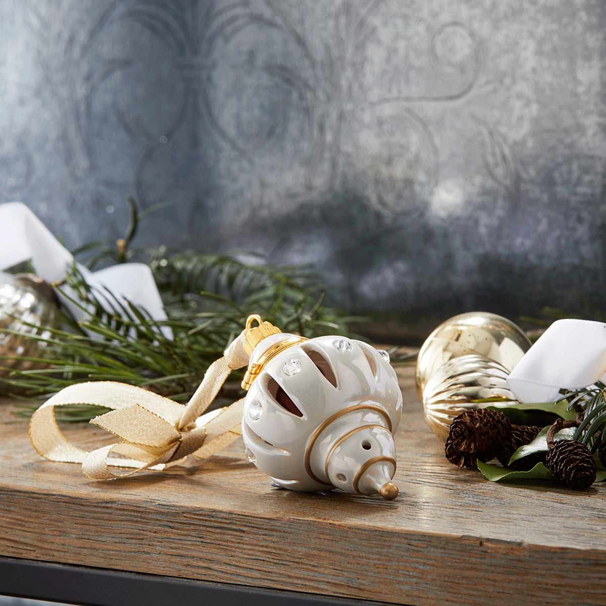 SmartScents by PartyLite™ Holder – Opulent Hanging Ornament