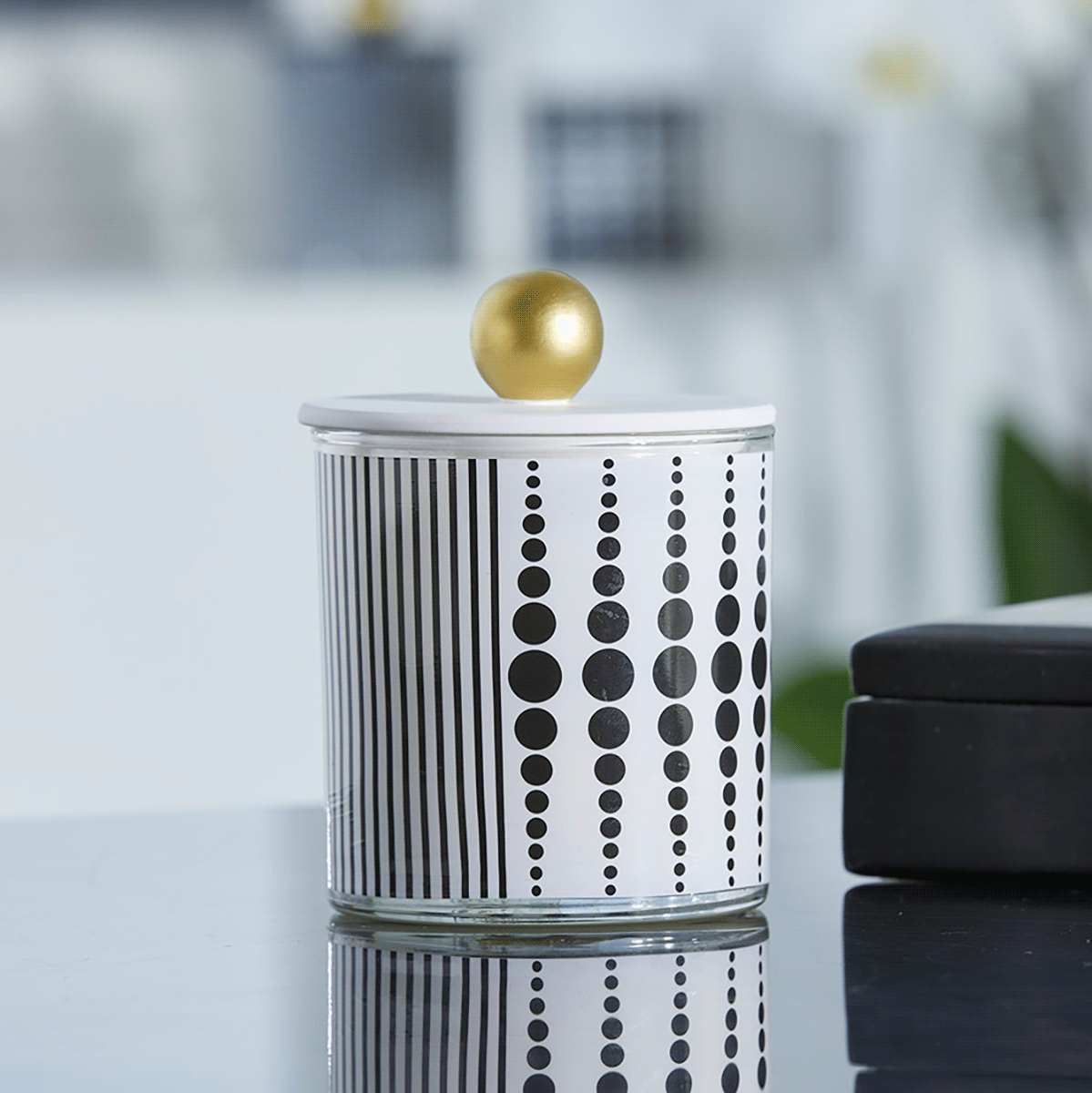 White Clove Monochrome Jar Candle